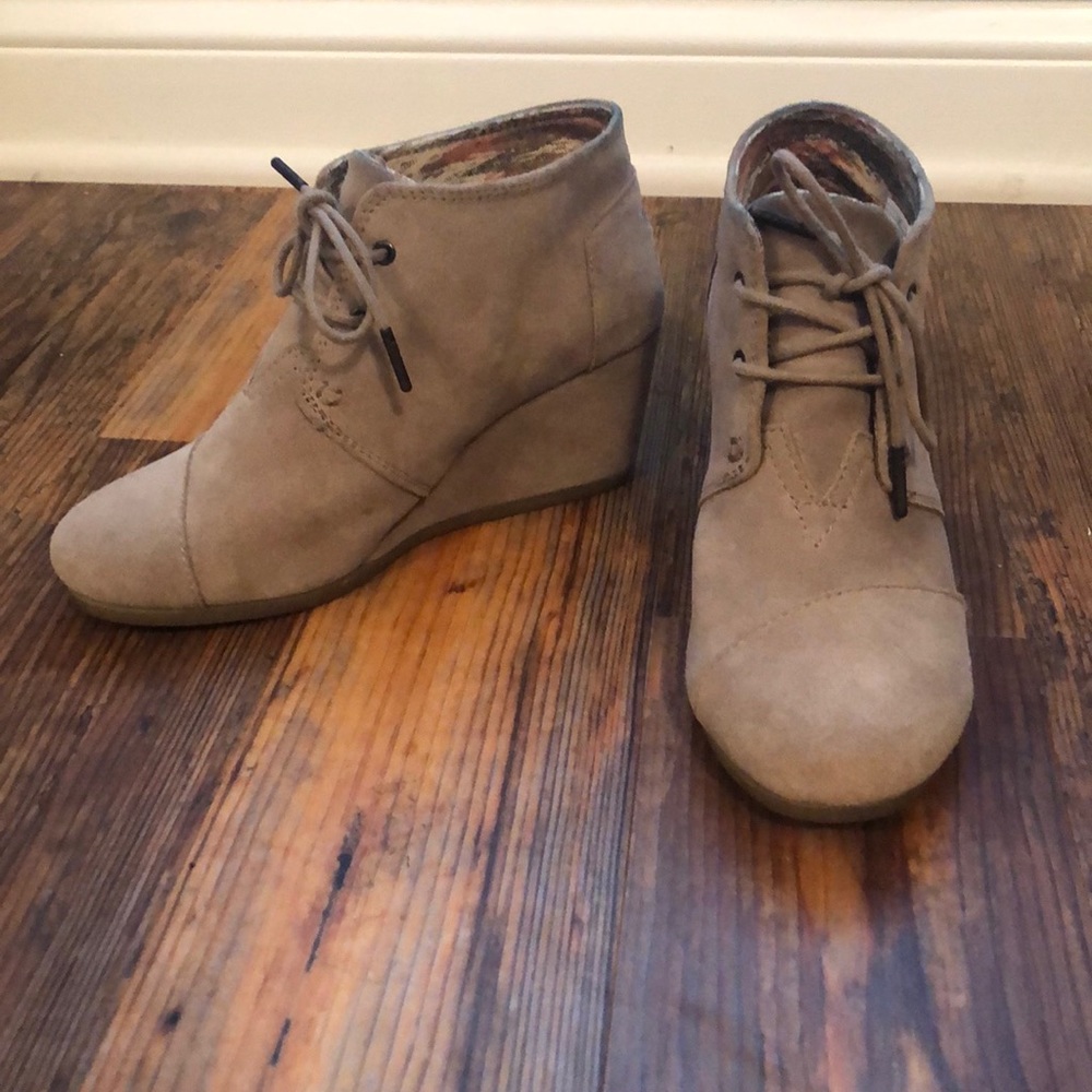 TOMS l Taupe Wedge Lace Up Bootie Ankle Boots Shoes